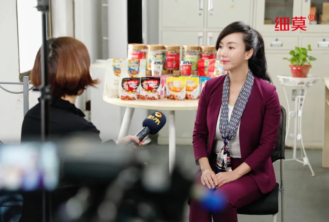 湖南都市頻道報(bào)道細(xì)莫食品工廠(chǎng)，了解更新更全面的細(xì)莫食品！